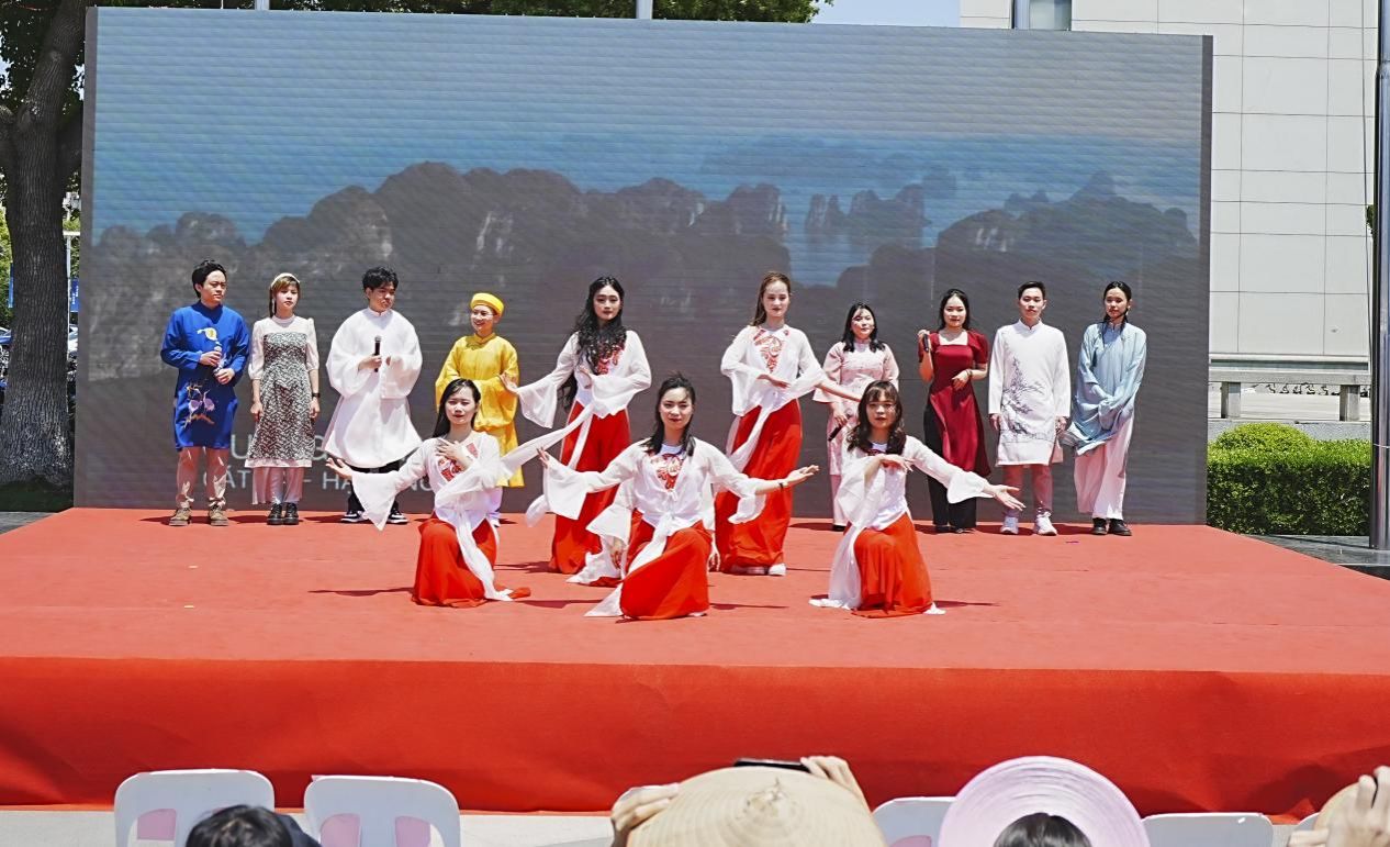 4A302754B04F678B3E7B5B77348_CD1B6562_25D41