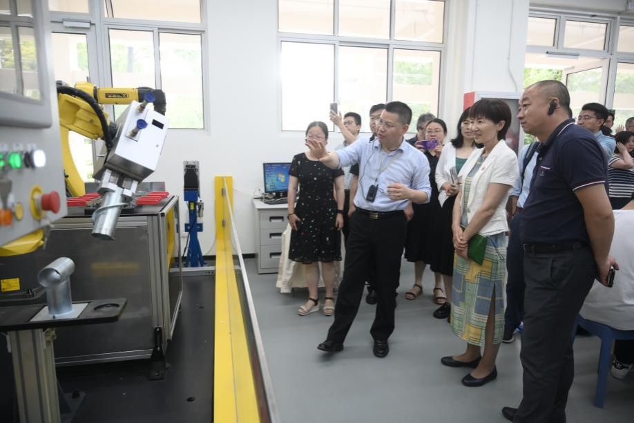 C79976EA74B757A9FCB4D5F2BF7_FEE41961_128EB