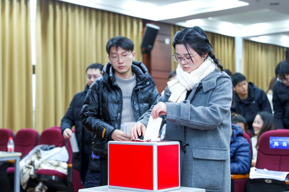 A9AF51D2BF54858F28B170726E2_82CF8A72_18B14