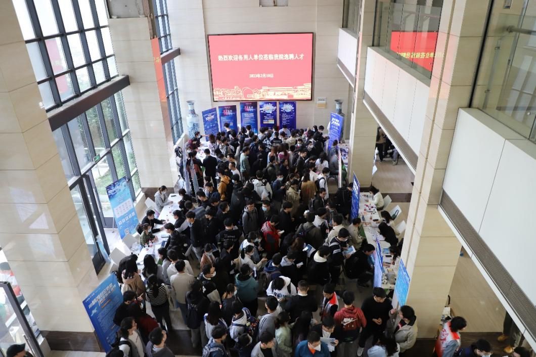 176986AEC5054D948A7E40EC61E_92D29E1C_20E3F