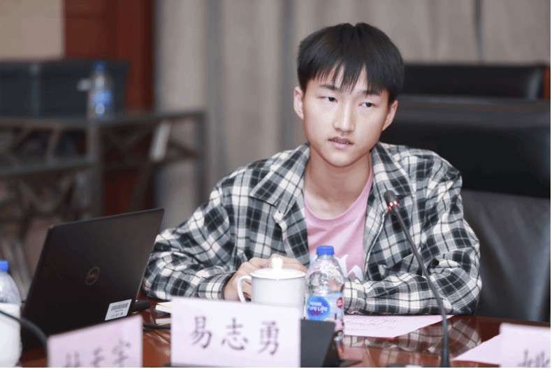 3D7E2C55D67E56881DAEAE8F896_CA68D812_29B46