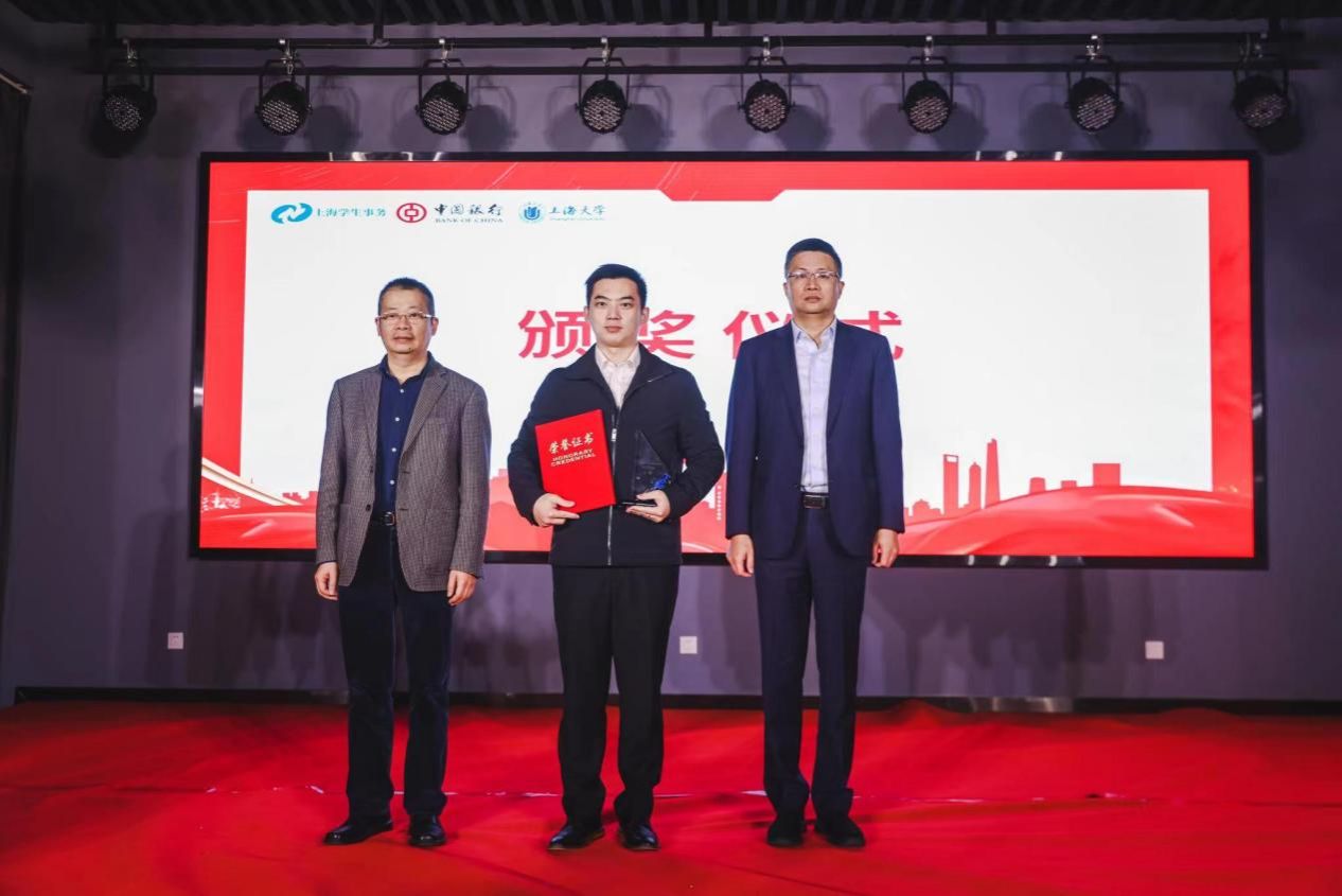 1118B195117F0F5FA545B64DAF4_BCD855A6_17899