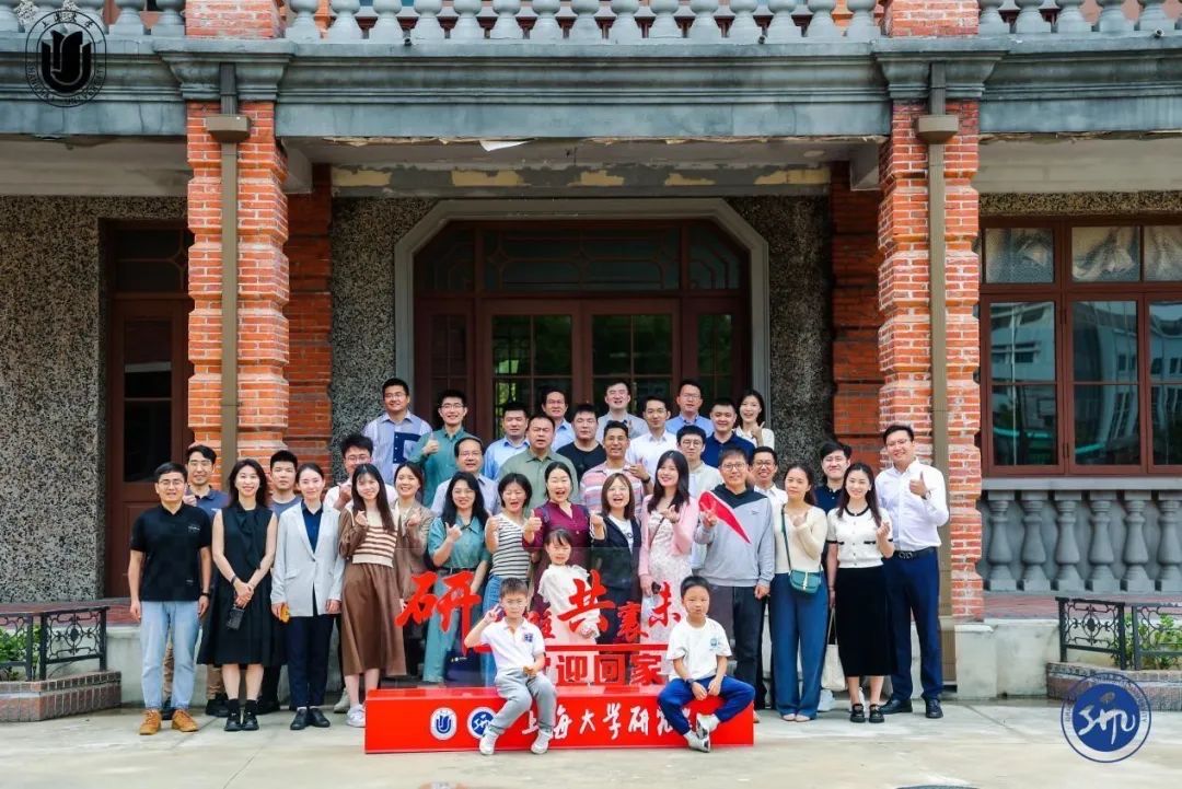 图片18 参观合影.JPG