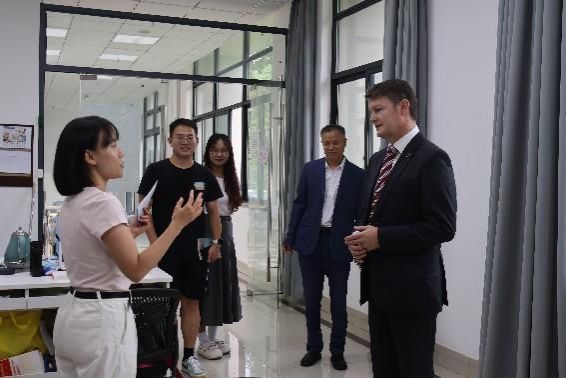 02D3AF46F4D537193D7B473D517_DD73F628_9777