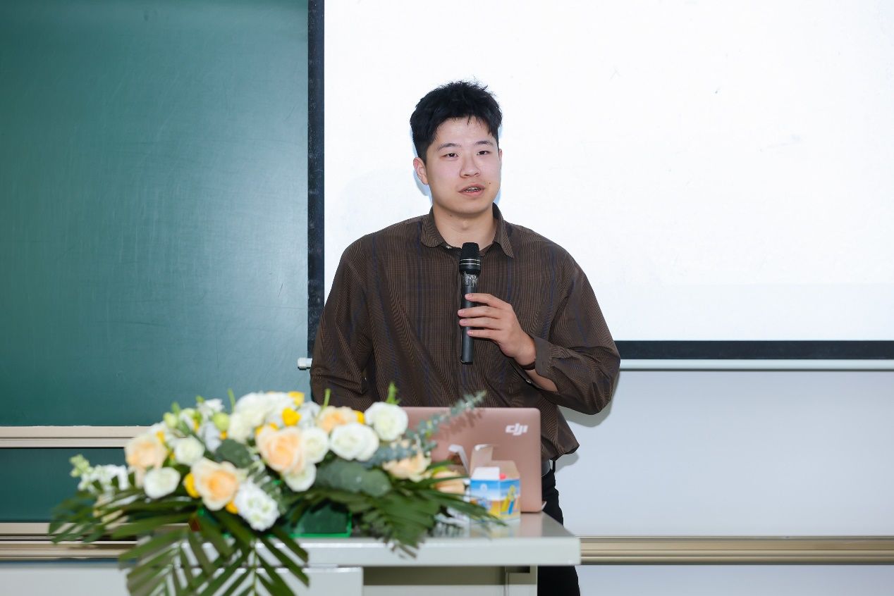 10D779457082B0FF45F32666323_CF41C273_16E96