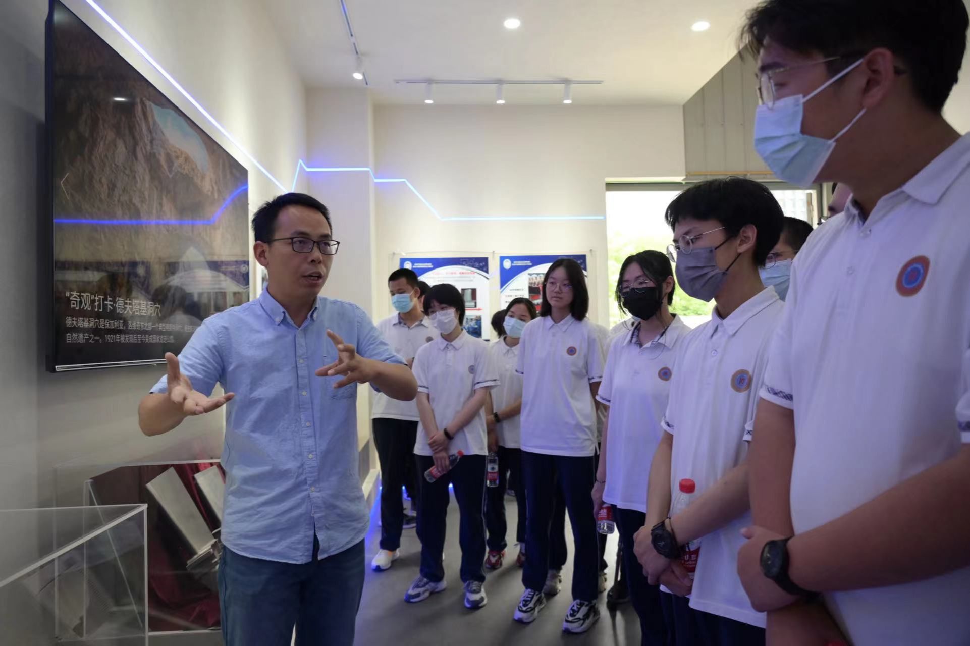 B5AEBF9652BED5AF4D13DA0D14A_10E65DA3_2DD35