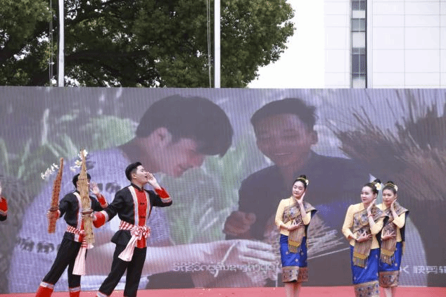 EB3D868B4FD7B3ECEB84B17F72E_415A7BA0_23F92