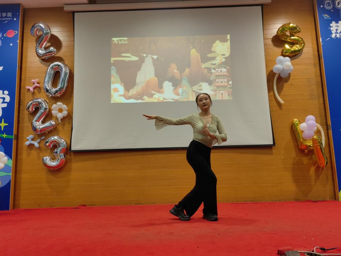 EF7FCEF0FEF189018EB0EE8F26A_F2C2F4EC_195B5