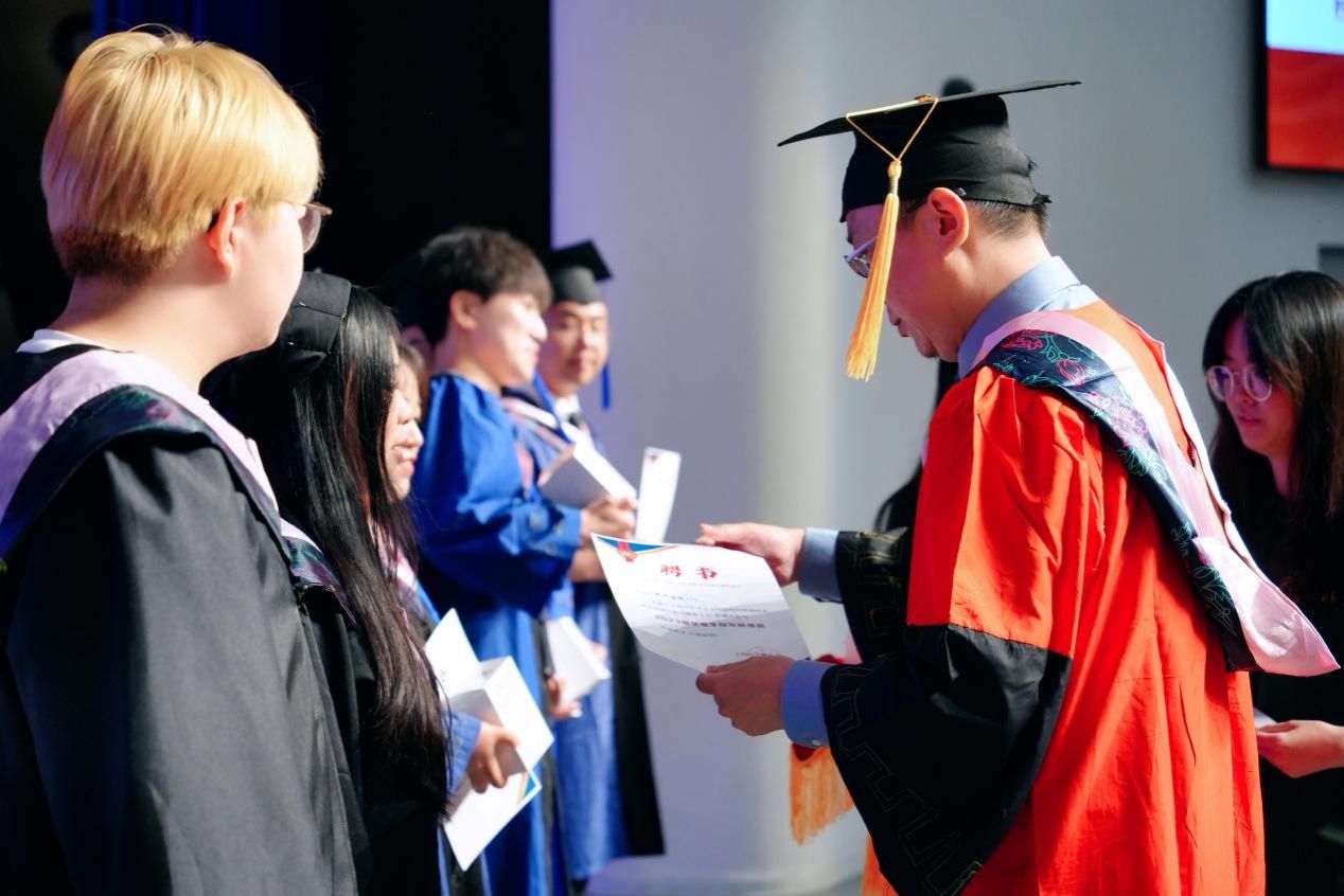 94FD9F4435DA226B43B35995A8C_62C955C8_1D293