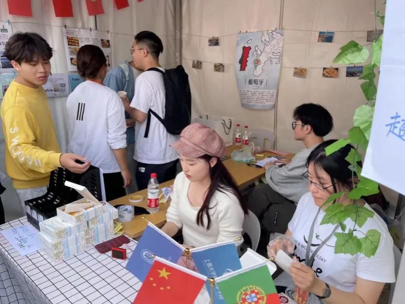 1B95A97B4A6DD8A5BA6EDED72E3_F5E455E5_14EF2